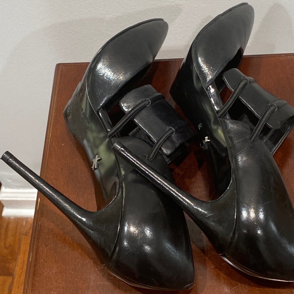 Kenneth Cole New York Water dress leather pumps. - Picture 8 of 12
